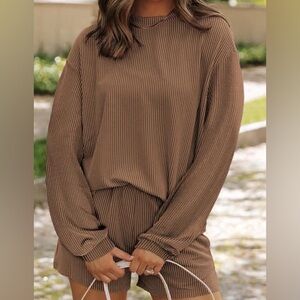 Super cute 🤎 stretchy set (shorts/top)